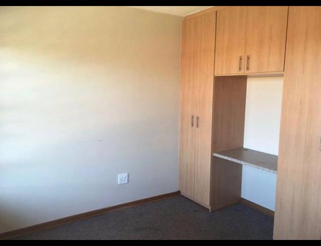 2 BEDROOM APARTMENT FOR SALE IN VANDERBIJLPARK SE 4